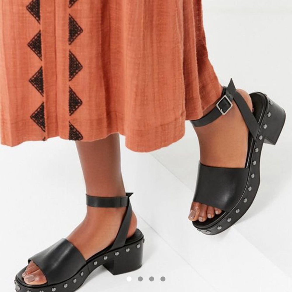 Seychelles platform sandals, size 7.5 fits an 8!